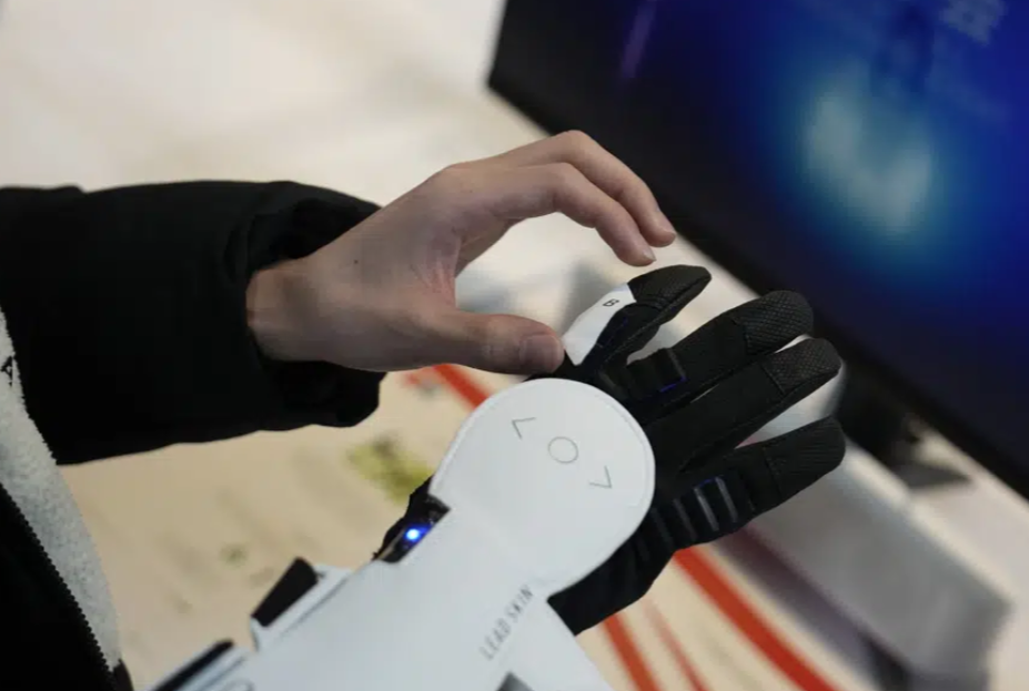 ces 2023 metaverse web3 smelling touching
