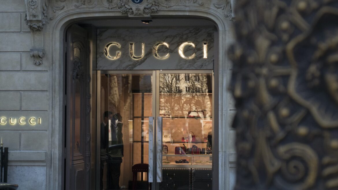 gucci material nft physical rewards