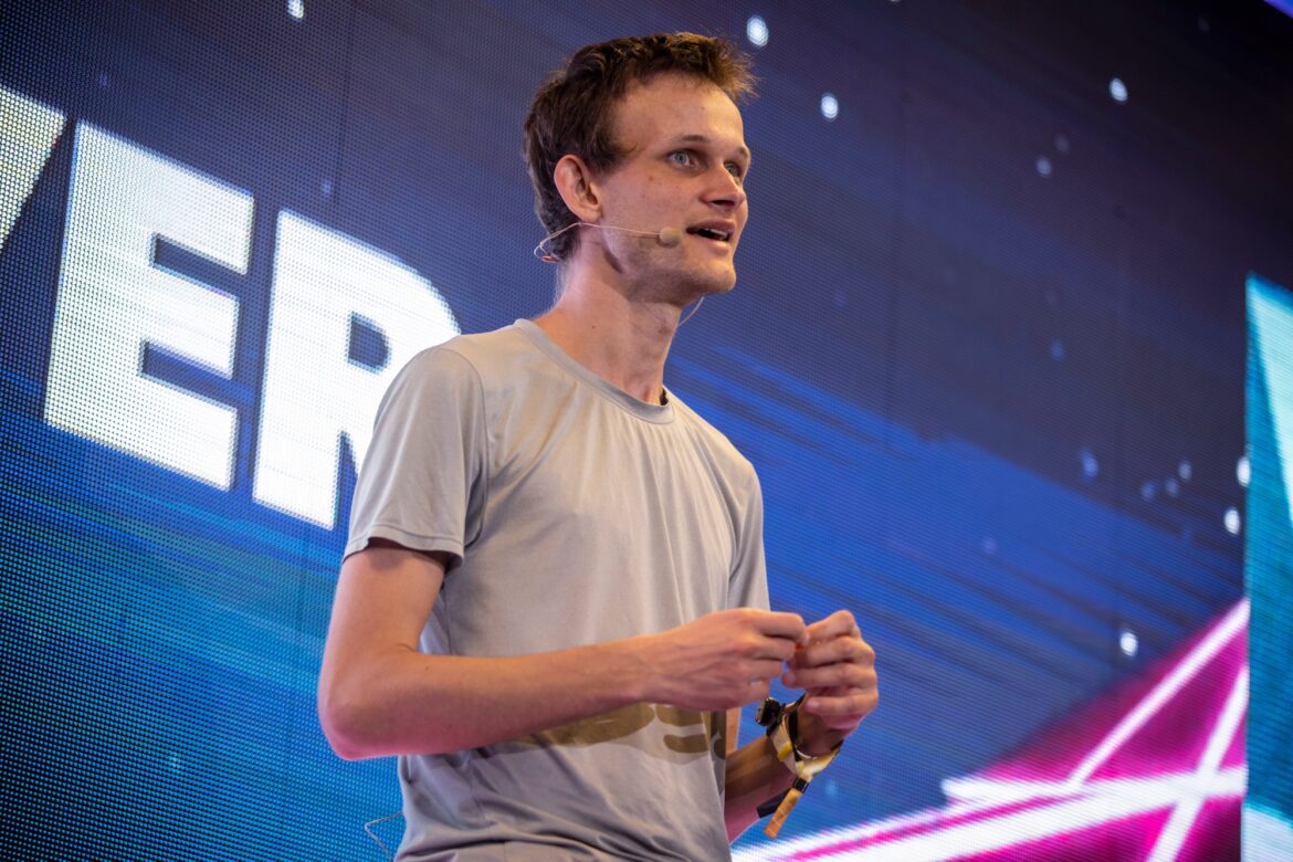 Ethereum Founder Vitalik Buterin Refutes Claims of ETH Sell-Off